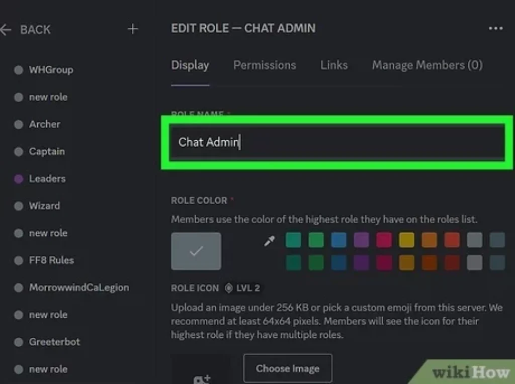 Interfaz de Discord para la creación de roles, mostrando opciones de permisos, colores y asignación de usuarios en un diseño intuitivo y organizado.